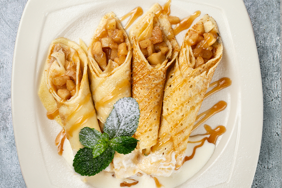 Блинчики с яблоком и корицей
